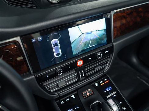 Used 2025 Porsche Macan image 25