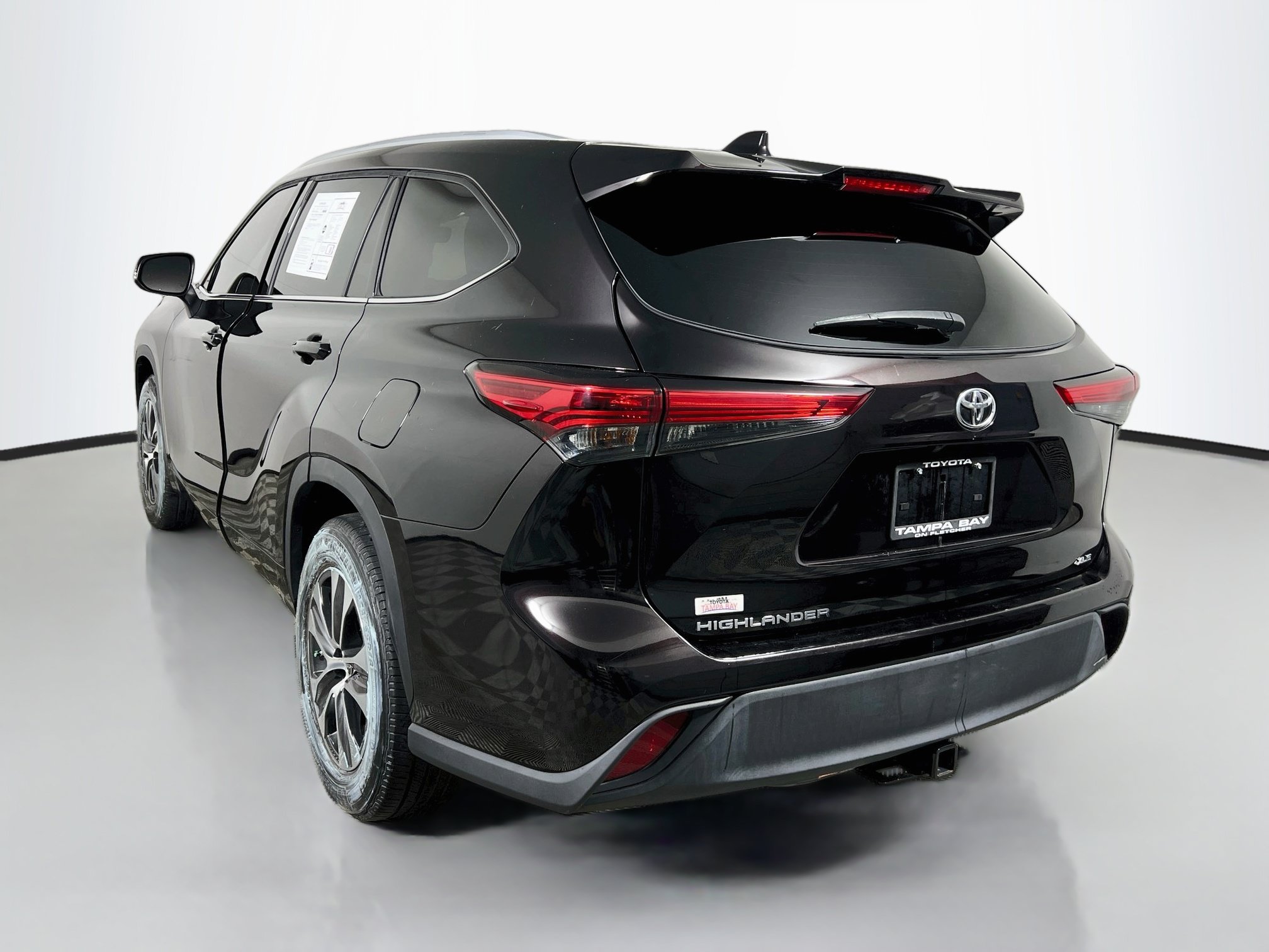 Used 2022 Toyota Highlander XLE FWD image 8
