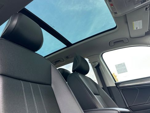 Certified 2022 Volkswagen Tiguan SE w/ Panoramic Sunroof Package image 19