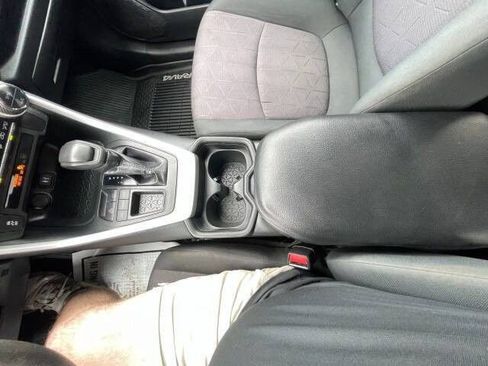 Used 2019 Toyota RAV4 XLE FWD image 38