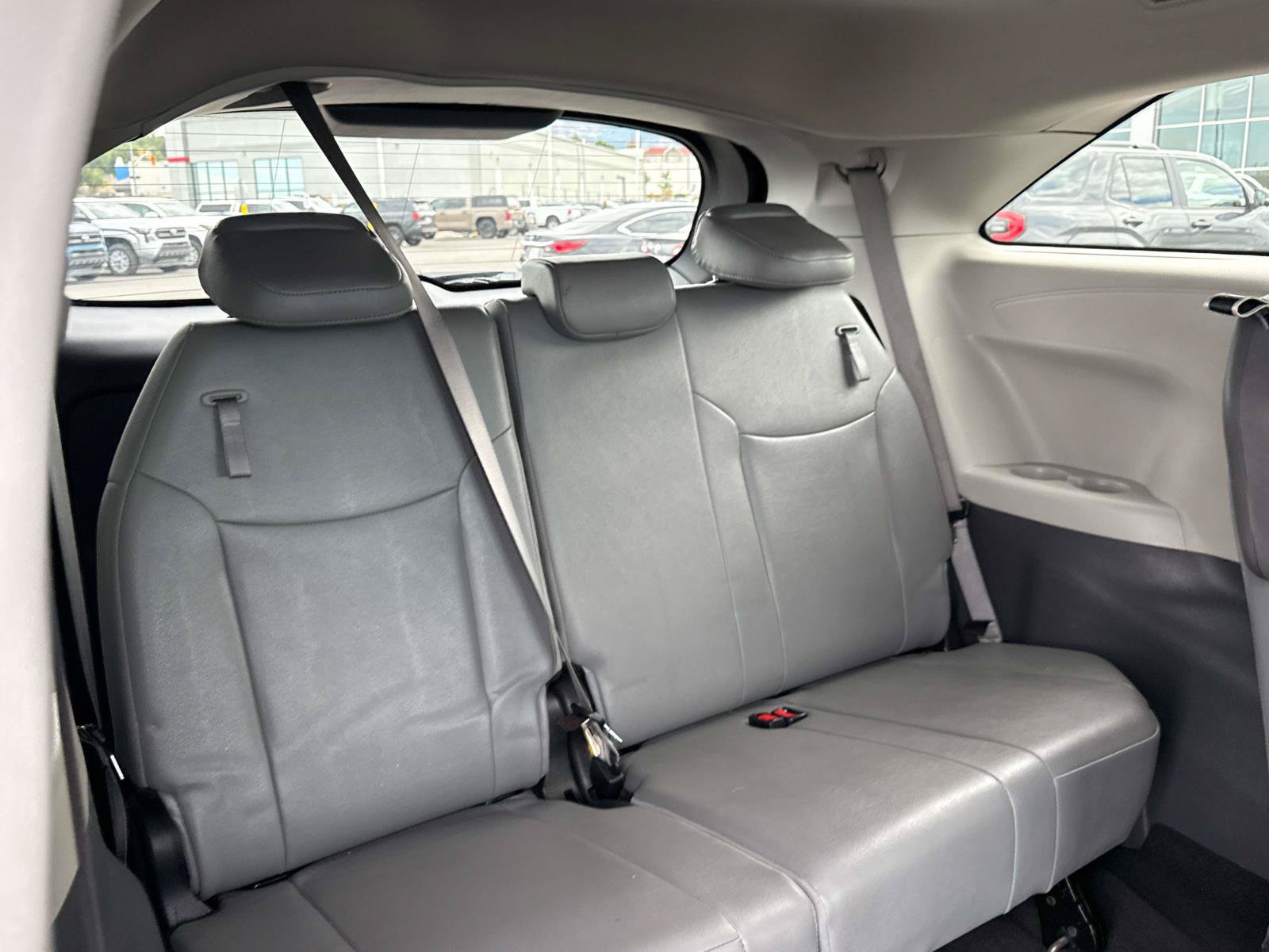 Used 2024 Toyota Sienna XLE FWD image 17