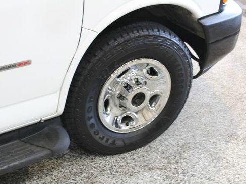 Used 2014 GMC Savana 3500 image 26