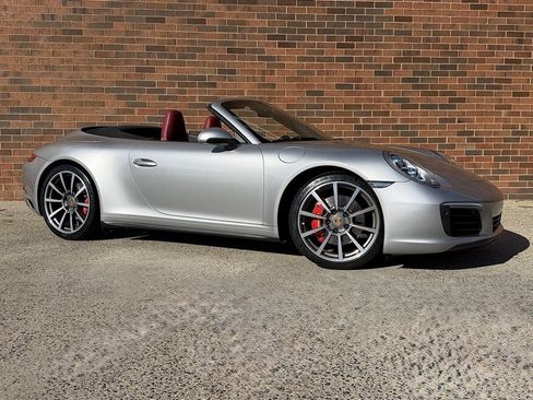 Certified 2019 Porsche 911 Carrera 4S image 9