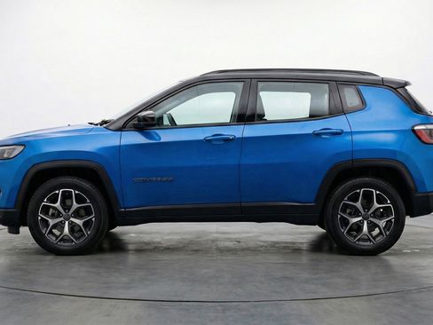 Used 2025 Jeep Compass Limited AWD/4WD image 5