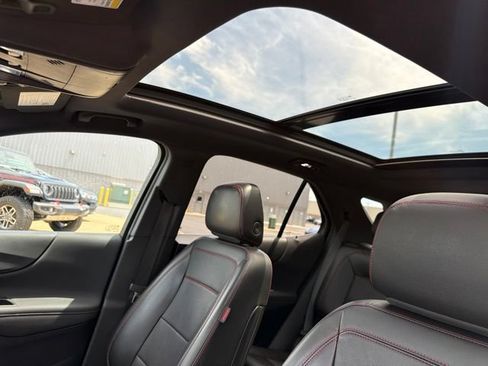 Used 2022 Chevrolet Equinox RS w/ RS Leather Package FWD image 18