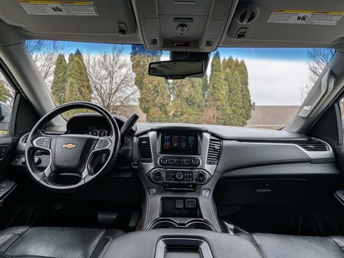 Used 2020 Chevrolet Suburban LT w/ Luxury Package image 13