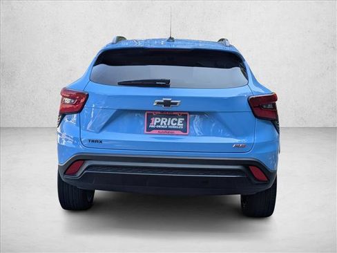 Used 2024 Chevrolet Trax RS w/ Sunroof Package FWD image 6