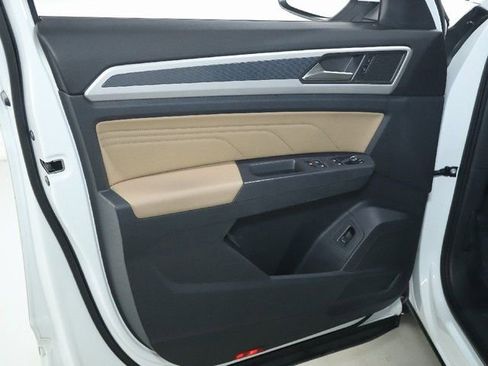 Used 2021 Volkswagen Atlas Cross Sport SEL R-Line w/ Luggage Net & Mats Package image 30