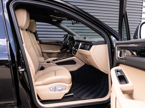 Certified 2026 Porsche Macan AWD/4WD image 32