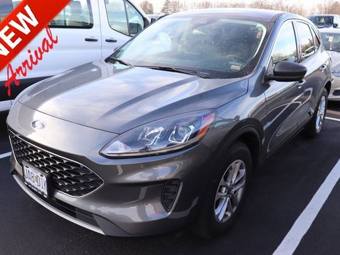 Used 2022 Ford Escape SE w/ Cold Weather Package image 1
