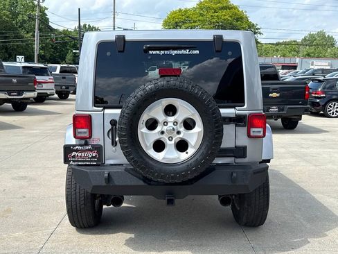 Used 2013 Jeep Wrangler Unlimited Sahara w/ Connectivity Group AWD/4WD image 15
