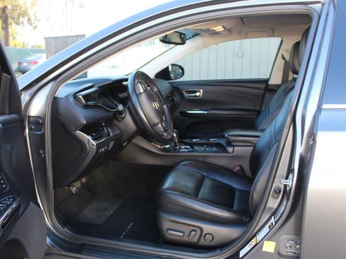 Used 2017 Toyota Avalon XLE Premium w/ Preferred Accessory Package FWD image 9