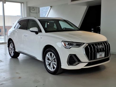 Used 2023 Audi Q3 2.0T Premium w/ Convenience Package AWD/4WD image 3