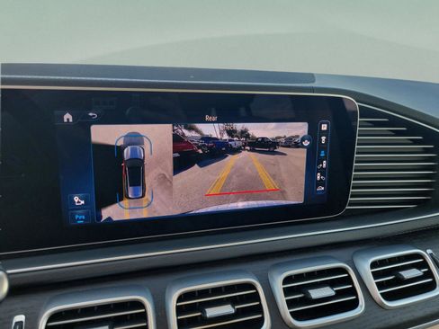 Used 2024 Mercedes-Benz GLS 450 4MATIC image 18