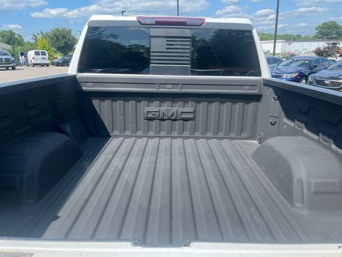 Used 2022 GMC Sierra 1500 SLT AWD/4WD image 22
