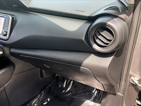 Used 2021 Nissan Kicks S FWD image 19