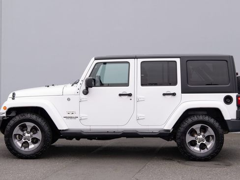 Used 2016 Jeep Wrangler Unlimited Sahara AWD/4WD image 18