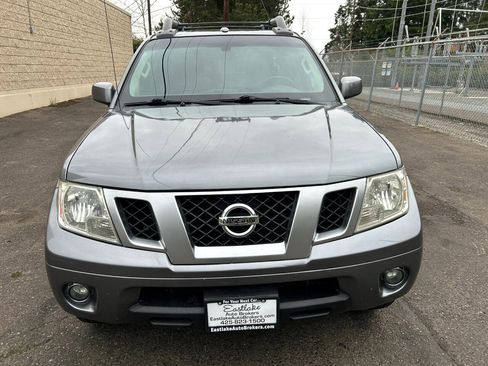 Used 2016 Nissan Frontier PRO-4X image 2