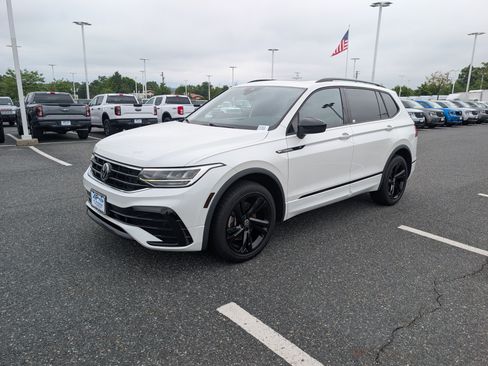 Used 2023 Volkswagen Tiguan SE R-Line FWD image 7