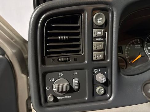 Used 2001 Chevrolet Suburban LS AWD/4WD image 7