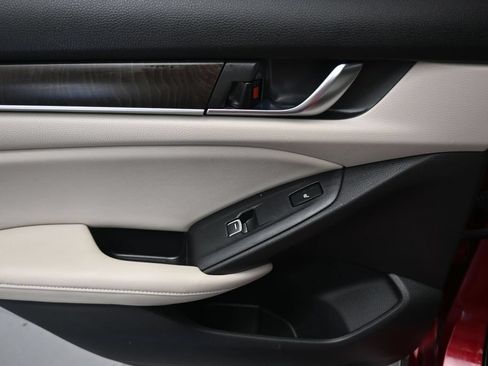 Used 2018 Honda Accord Touring image 34