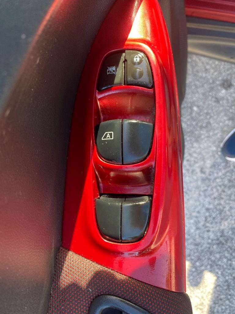 Used 2014 Nissan Juke SV AWD/4WD image 35