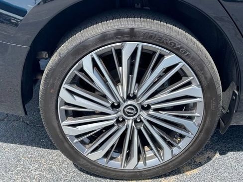 Used 2025 Nissan Altima 2.5 SL AWD/4WD image 6