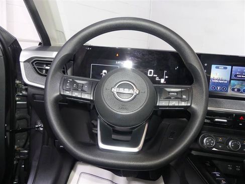 Used 2025 Nissan Kicks SV AWD/4WD image 29