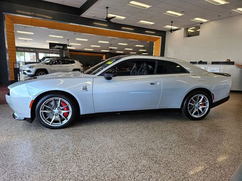 New 2025 Dodge Charger Daytona Scat Pack w/ Track Pack AWD/4WD image 2