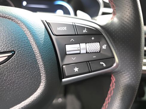 Used 2025 Genesis G70 3.3T Advanced RWD image 17