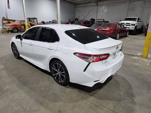 Used 2020 Toyota Camry SE FWD image 8