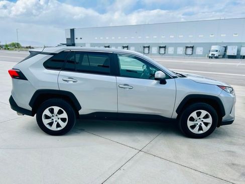 Used 2022 Toyota RAV4 LE image 6