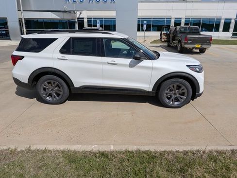New 2026 Ford Explorer Active w/ Active Comfort Package AWD/4WD image 2