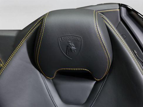 Used 2018 Lamborghini Huracan LP 580-2 RWD image 36