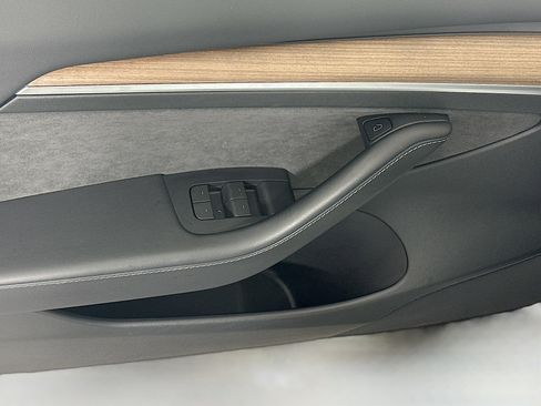 Used 2023 Tesla Model 3 Standard Range RWD image 15