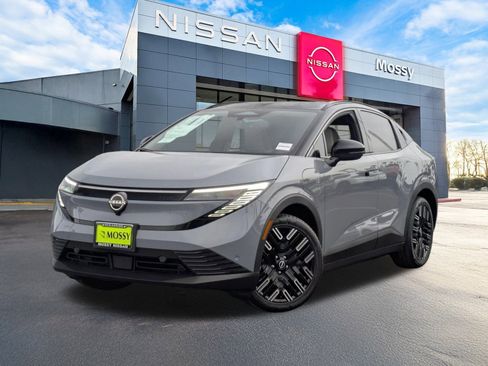 New 2026 Nissan Leaf Platinum+ image 1