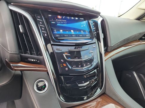 Used 2019 Cadillac Escalade ESV Luxury image 29