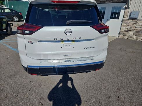 Used 2024 Nissan Rogue Platinum w/ Platinum Premium Package FWD image 6