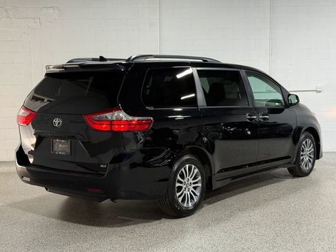 Used 2020 Toyota Sienna XLE FWD image 6