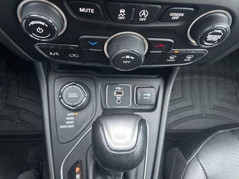 Used 2021 Jeep Cherokee Latitude Lux image 18