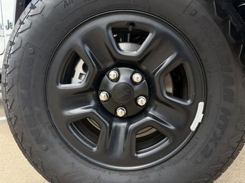 Used 2025 Jeep Wrangler Sport AWD/4WD image 9