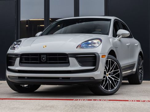 Certified 2026 Porsche Macan AWD/4WD image 1