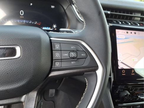 Used 2024 Jeep Grand Cherokee Limited AWD/4WD image 24