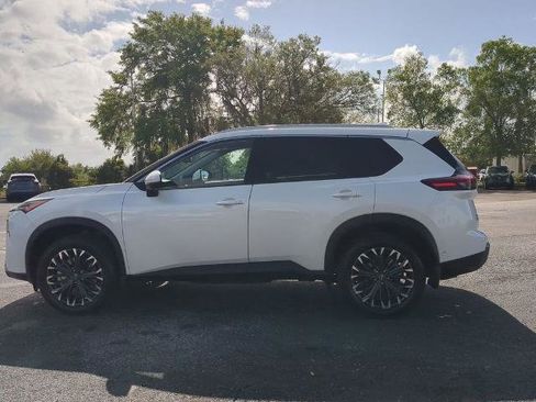 Certified 2025 Nissan Rogue SL w/ Tech Package FWD image 7