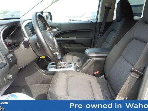 Used 2022 Chevrolet Colorado LT w/ LT Convenience Package image 9