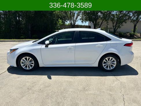 Used 2024 Toyota Corolla LE w/ LE Convenience Package FWD image 2