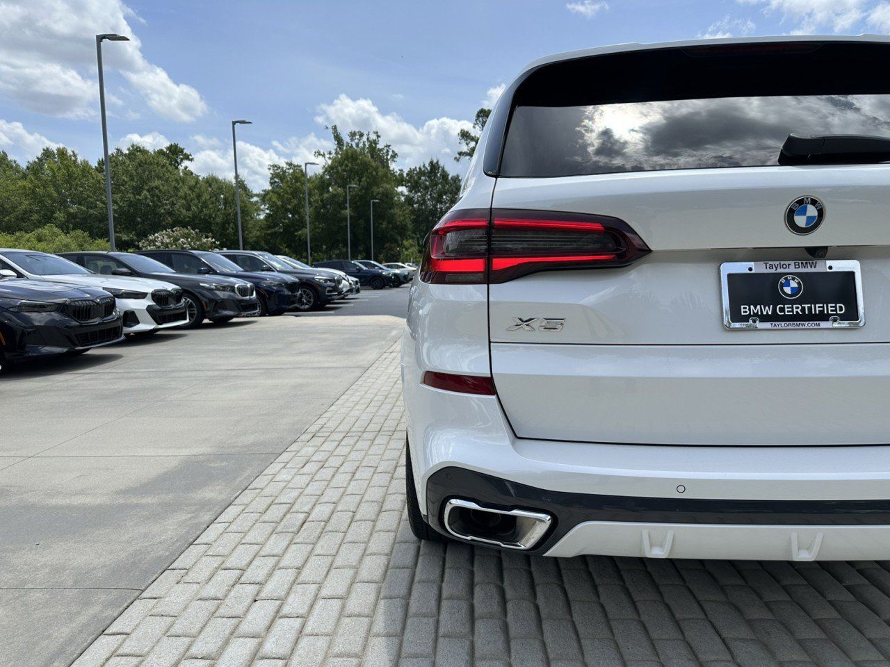 Used 2023 BMW X5 xDrive40i w/ M Sport Package AWD/4WD image 19