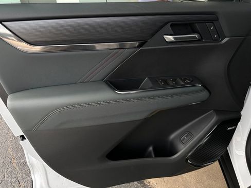 New 2026 GMC Acadia AT4 w/ Luxury Package AWD/4WD image 11