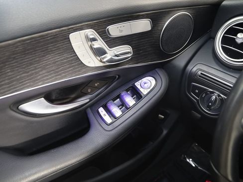 Used 2022 Mercedes-Benz GLC 300 4MATIC w/ Driver Assistance Package image 36