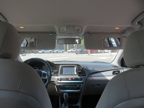 Used 2018 Hyundai Sonata SE FWD image 12